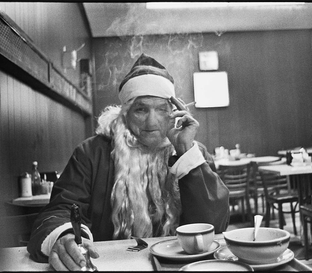 Mary Ellen Mark-Santa takes a coffee break, 1964